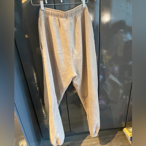 Aritzia TNA Cozy fleece mega sweatpants - Picture 4 of 6